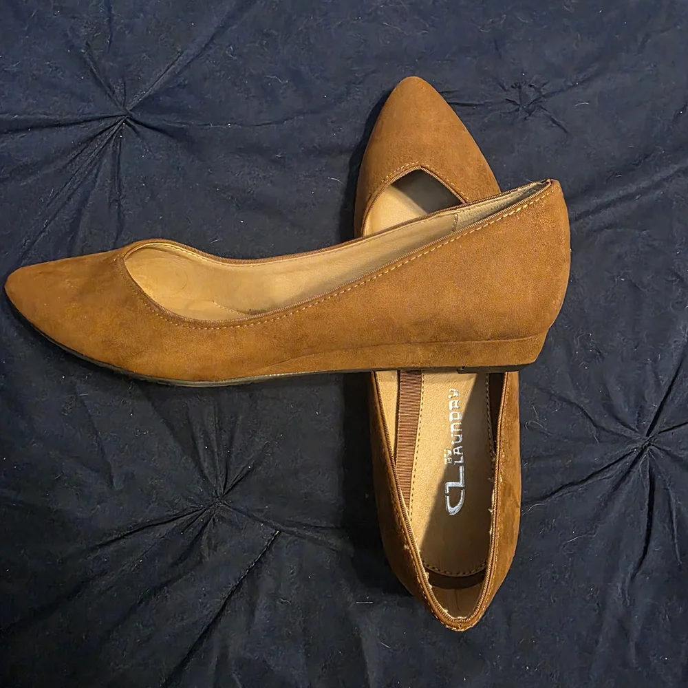 CL by Laundry Women's Saddle Brown Pointed-Toe Flats